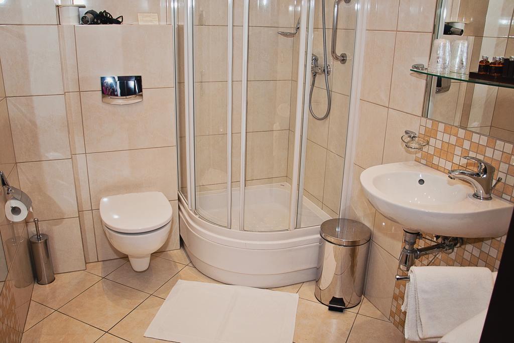 Hotel Pod Lwem Elblag Quarto foto