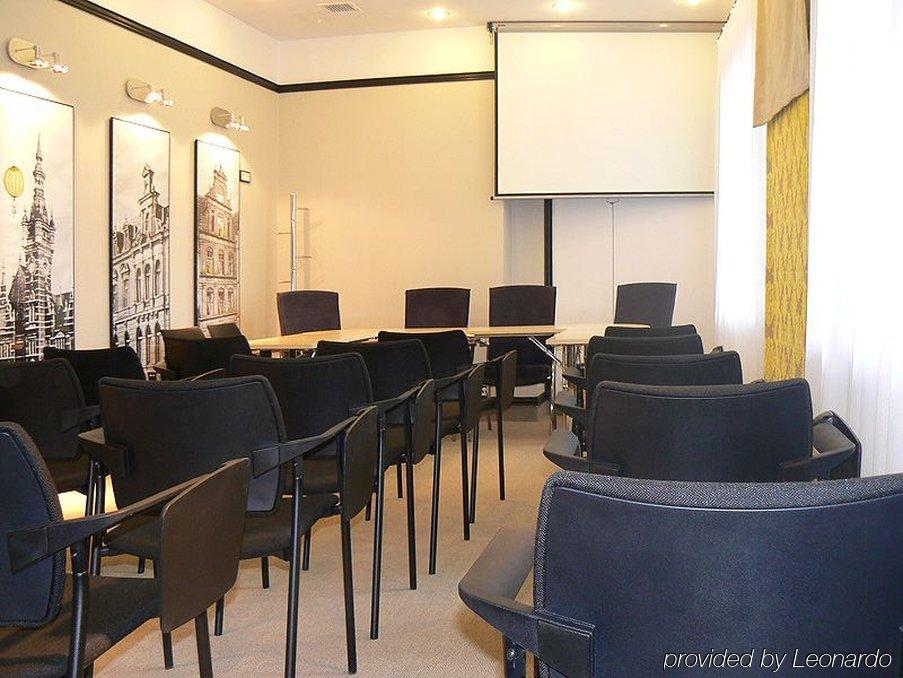 Hotel Pod Lwem Elblag Instalações foto